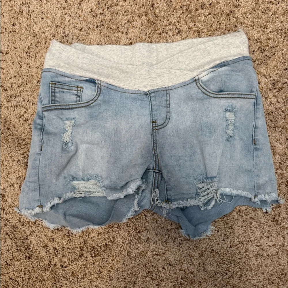 ✨2 for $35 ALL SHORTS!✨ Women's Maternity Ripped Jean Shorts size Medium - Picture 5 of 6